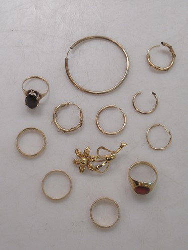 Lot 172 - Two hallmarked 9ct gold stone set rings, a...
