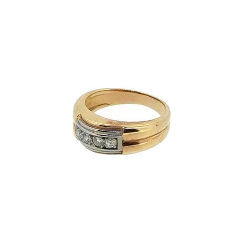 Lot 11 - A diamond four stone ring