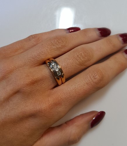 Lot 11 - A diamond four stone ring
