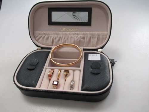 Lot 182 - A jewellery box containing a half sovereign...