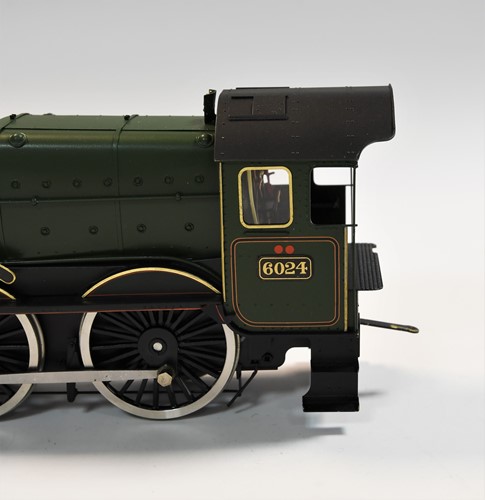 Lot 651 - A modern Tower Models painted brass model O gauge King Class locomotive no.6024 'King Edward I'