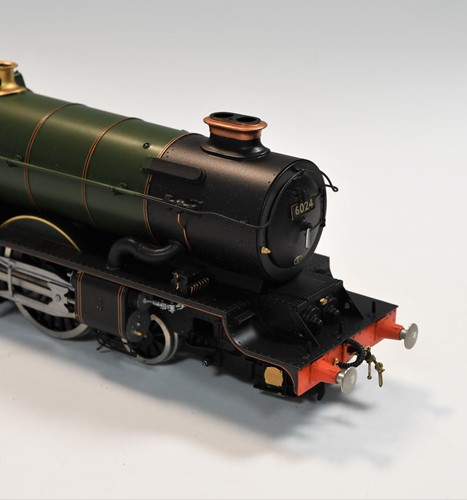 Lot 651 - A modern Tower Models painted brass model O gauge King Class locomotive no.6024 'King Edward I'