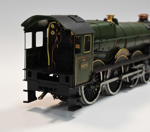 Lot 651 - A modern Tower Models painted brass model O gauge King Class locomotive no.6024 'King Edward I'