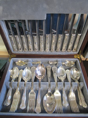 Lot 210 - A cased 6 place set of silver plated cutlery...