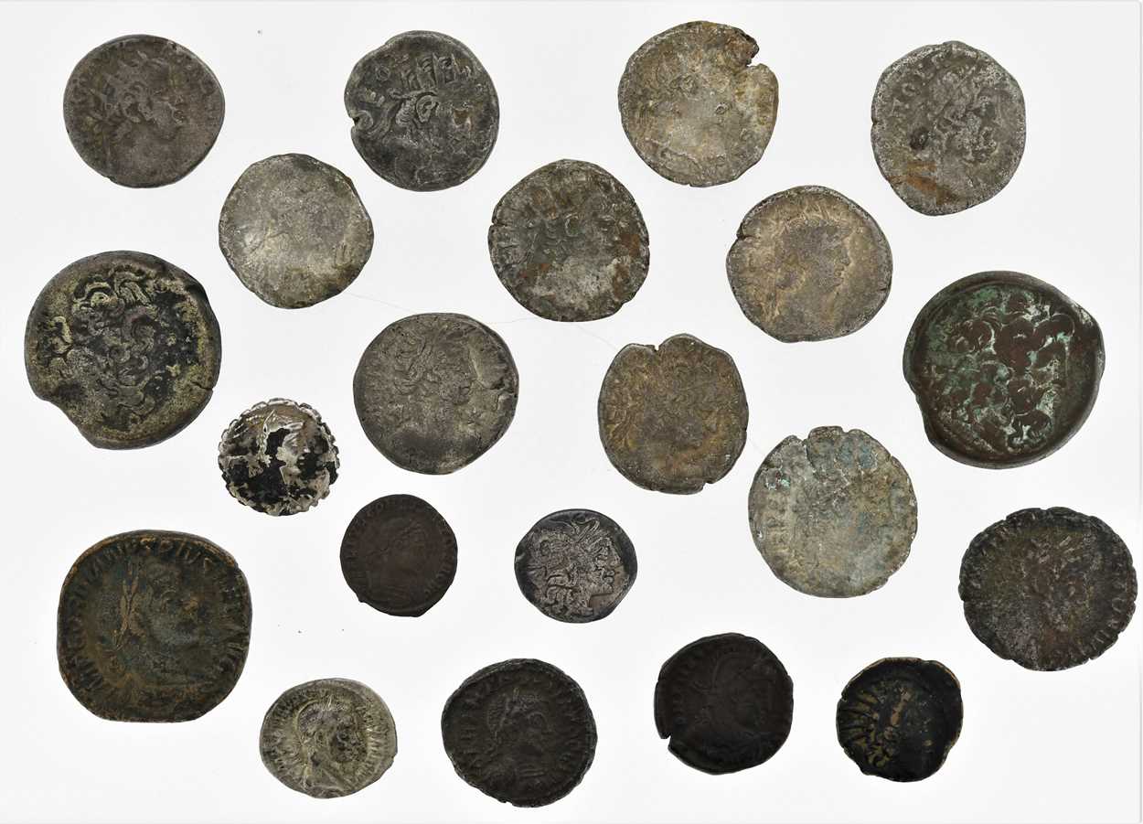 Lot 126 - Small collection Greek and Roman coins, mostly...