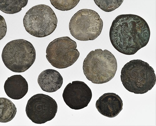 Lot 126 - Small collection Greek and Roman coins, mostly...