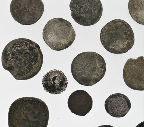 Lot 126 - Small collection Greek and Roman coins, mostly...