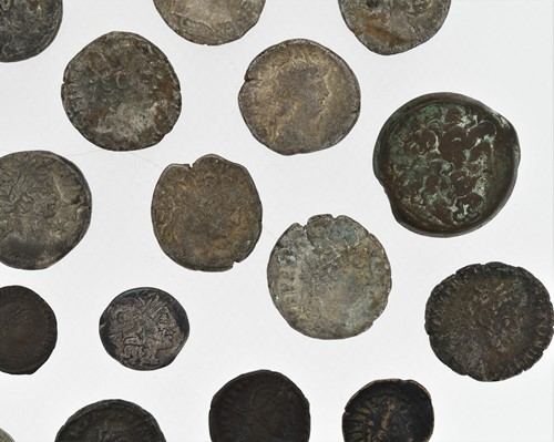 Lot 126 - Small collection Greek and Roman coins, mostly...