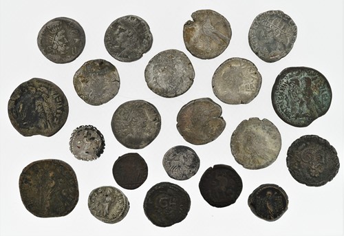 Lot 126 - Small collection Greek and Roman coins, mostly...