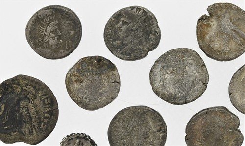 Lot 126 - Small collection Greek and Roman coins, mostly...