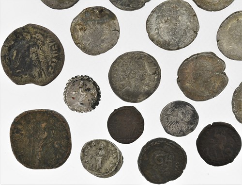 Lot 126 - Small collection Greek and Roman coins, mostly...