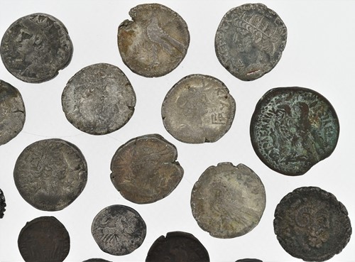 Lot 126 - Small collection Greek and Roman coins, mostly...