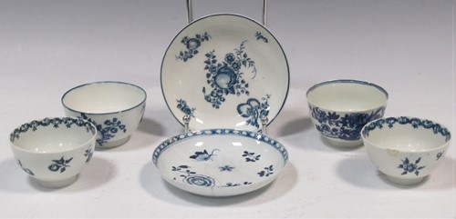 Lot 50 - A Caughley blue and white tea bowl and saucer,...