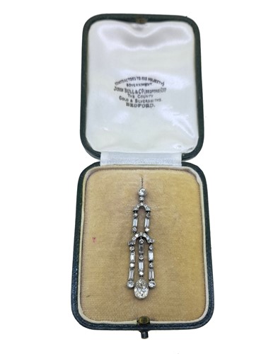 Lot 220 - An early 20th century diamond pendant