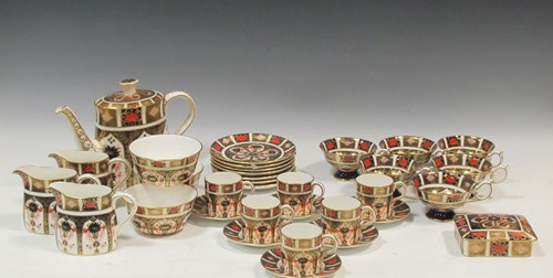 Lot 40 - A group of Royal Crown Derby 1128 pattern tea...