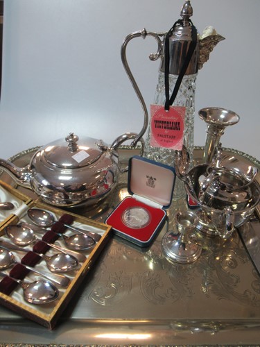 Lot 218 - A small quantity of silver plated items...