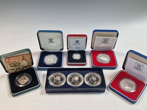 Lot 58 - Modern commemorative and proof coins, various...