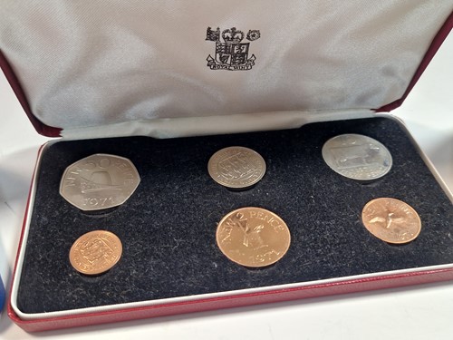 Lot 58 - Modern commemorative and proof coins, various...