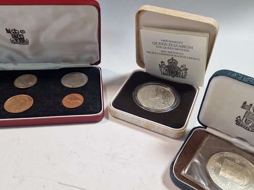 Lot 58 - Modern commemorative and proof coins, various...