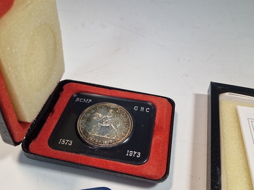 Lot 58 - Modern commemorative and proof coins, various...