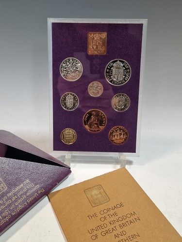 Lot 66 - Pobjoy Mint silver Chellini Madonna Medallion,...