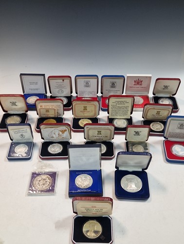 Lot 68 - Silver commemorative and proof coins. ERII...