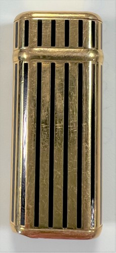 Lot 384 - Cartier - A 'Les Must de Cartier' gold plated and enamel pocket cigarette lighter