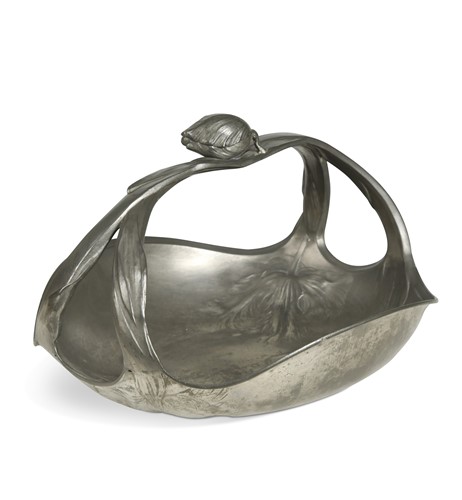 Lot 95 - Hugo Leven for Kayserzinn, an Art Nouveau pewter basket, pattern no. 4349