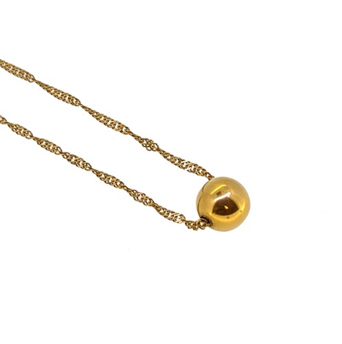 Lot 125 - A ball pendant and chain