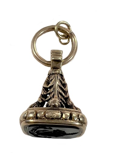 Lot 283 - A carved intaglio fob seal