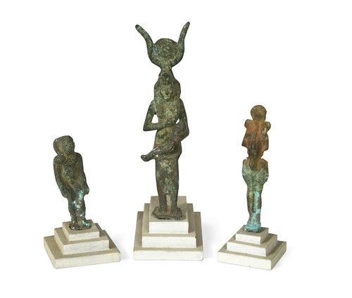 Lot 755 - An Egyptian bronze figure of Isis with Horus