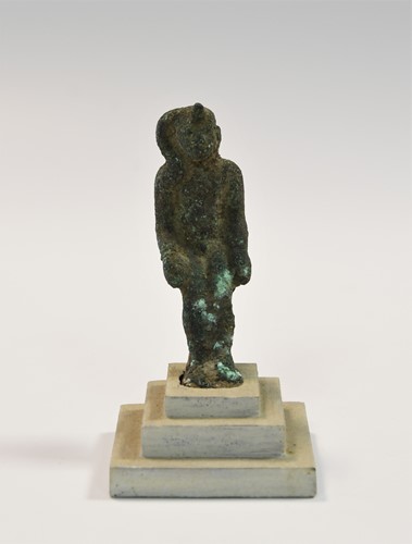 Lot 755 - An Egyptian bronze figure of Isis with Horus