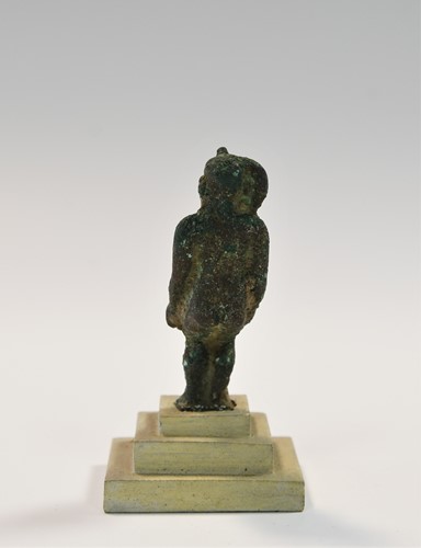Lot 755 - An Egyptian bronze figure of Isis with Horus