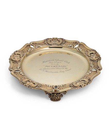 Lot 506 - A (possibly) George III silver gilt presentation dish from a Royal collection