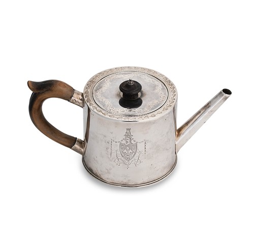 Lot 481 - A George III 18th century silver drum teapot