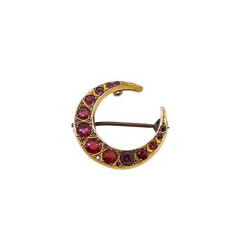 Lot 59 - A garnet topped doublet and diamond set crescent brooch