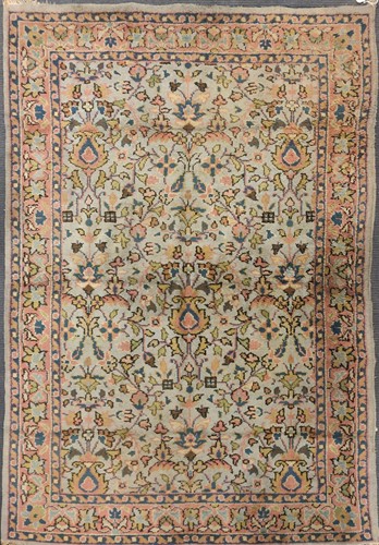 Lot 522 - A vintage 'ushak', 269x 190cm