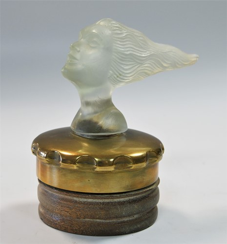 Lot 121 - After Red Ashay, a near pair of 'Victoire' (Speed Girl) car mascots