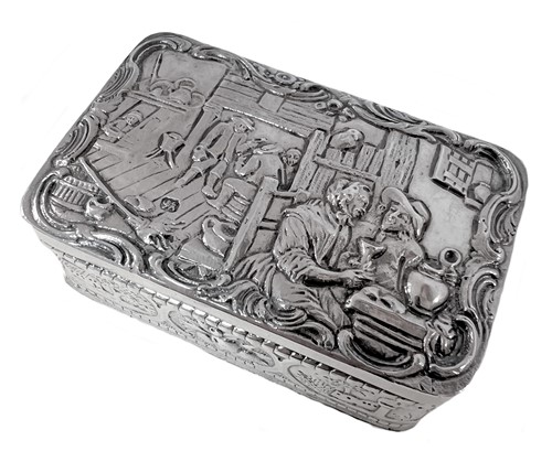 Lot 367 - A 19th century (possibly) French metalwares silver snuff box