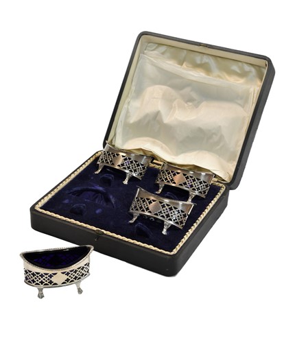 Lot 655 - Chester - A cased set of four Edward VII silver salts