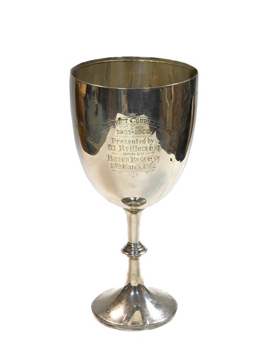 Lot 586 - An Edward VII silver trophy cup