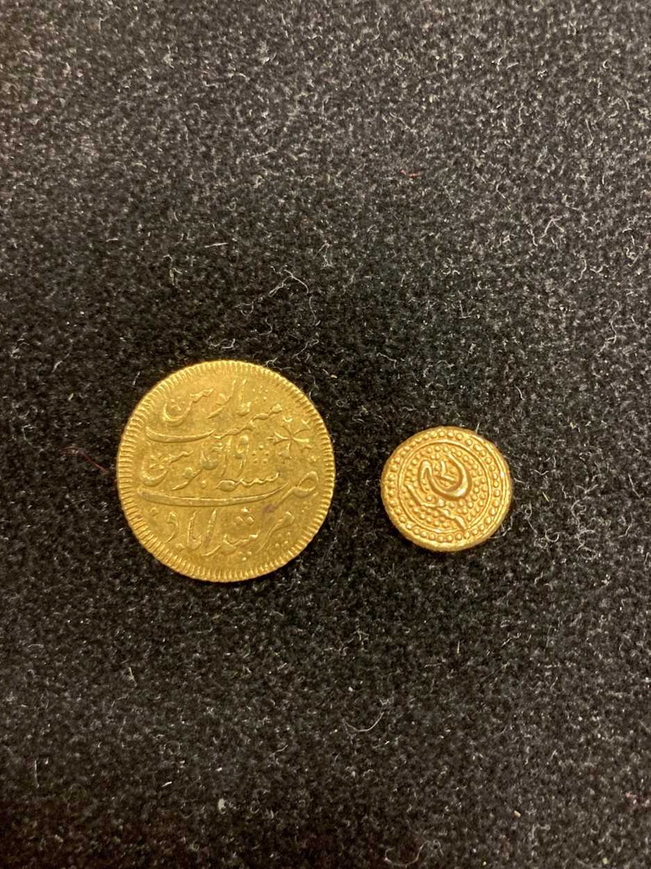 Lot 182 - 2 Middle East gold coins, 9.4g