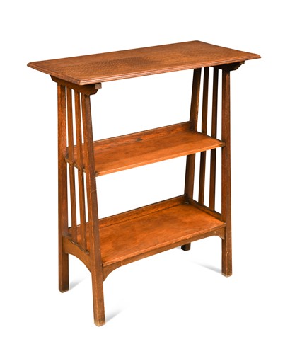 Lot 157 - A small Heal's oak book table