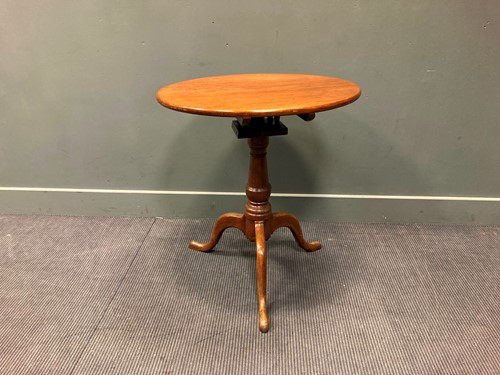 Lot 557 - A George III mahogany tripod table with...