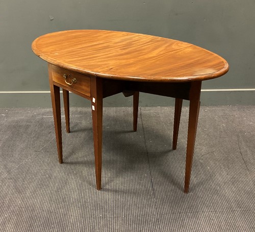 Lot 561 - A 19th century line inlaid mahogany pembroke...