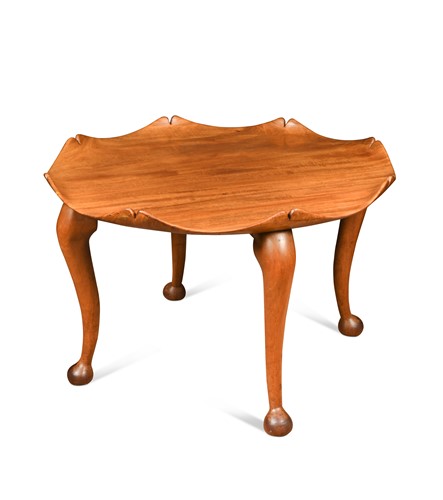 Lot 207 - A 20th century mahogany occasional table