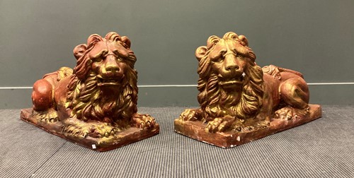 Lot 466 - An opposing pair of red and gilt-painted...