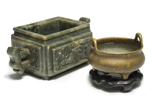 Lot 74 - A green stone two-handled censer, late 19th/early 20th century