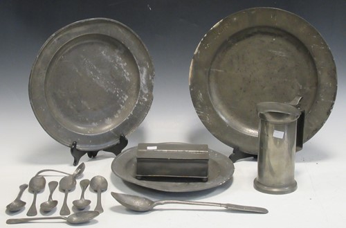 Lot 170 - A quantity of 18th and 19th century pewter,...