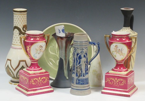 Lot 17 - Various ceramics to include a 19th century...